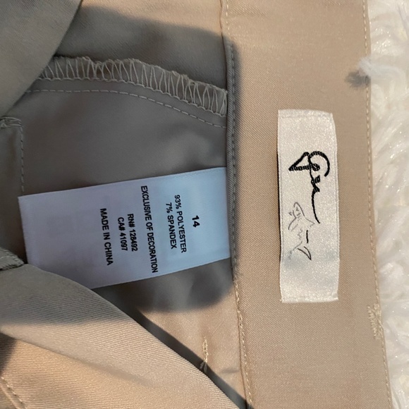 NWT Greg Norman Golf Shorts Kahki - Picture 2 of 5